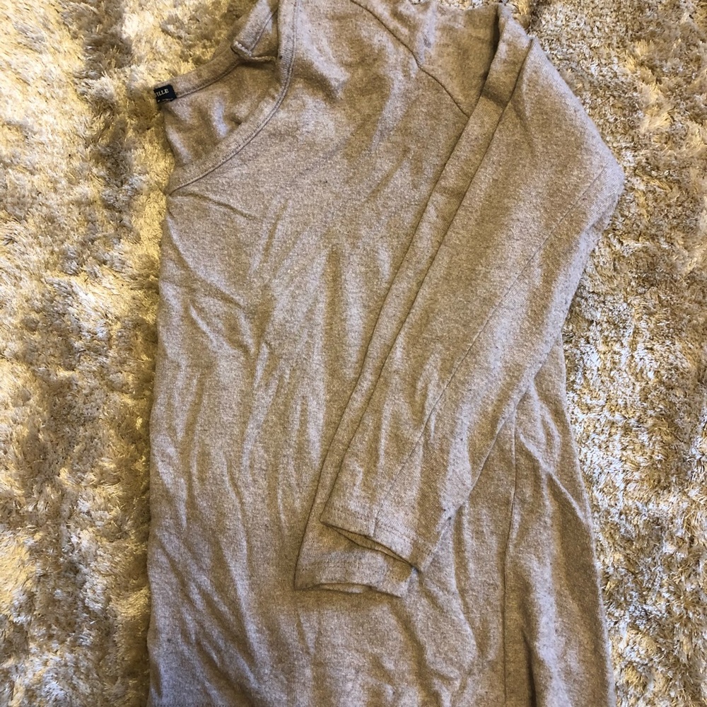 BRANDY MELVILLE SWEATER